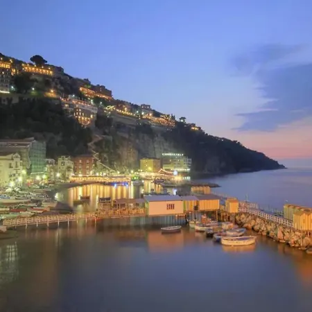 Centrally-located In Appartement Sorrente