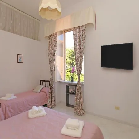 Centrally-located In Apartmán Sorrento